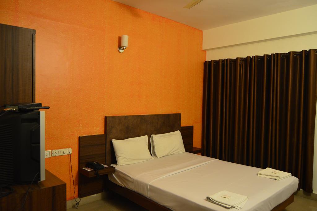 Qik Stay @ S.K. Continental Mysore Exterior foto
